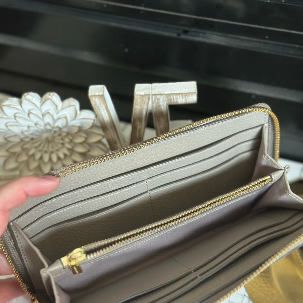 Tory Burch Taupe Leather Accessory - Picture 4 of 7